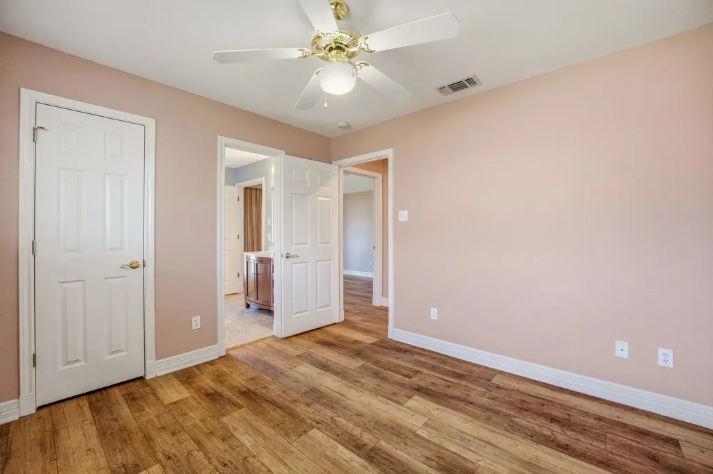 5900 Nutcracker Drive Granbury TX 76049