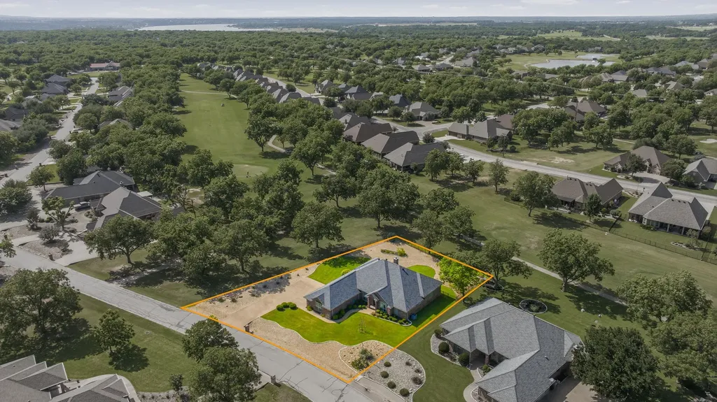 5900 Nutcracker Drive Granbury TX 76049