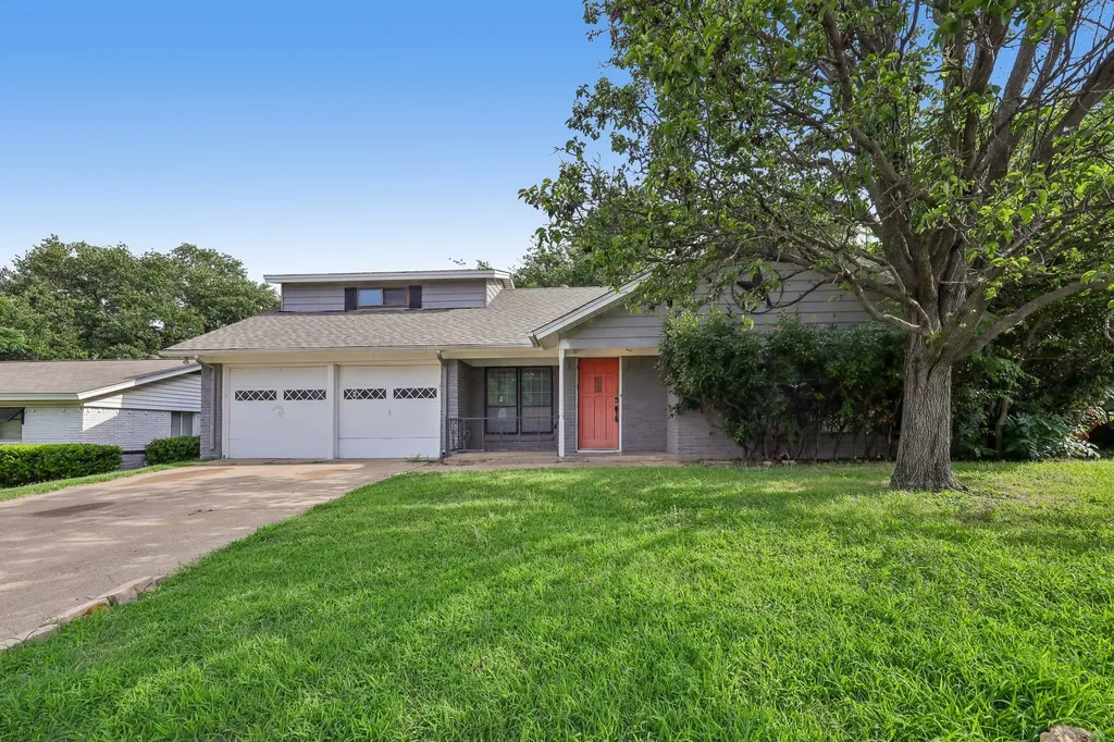 744 Willow Street Hurst TX 76053