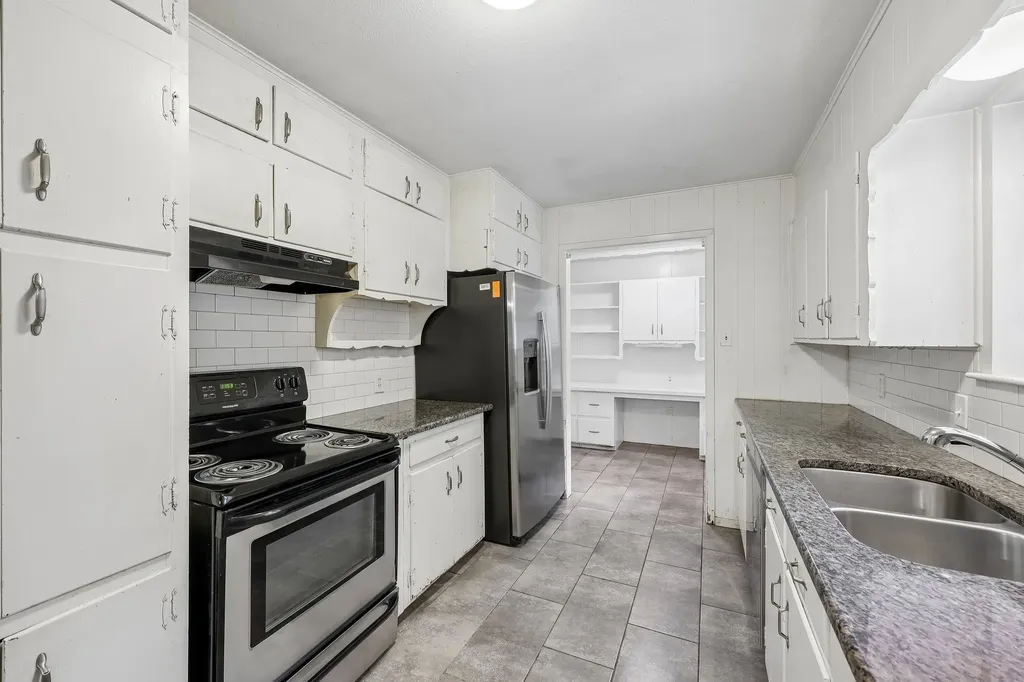744 Willow Street Hurst TX 76053