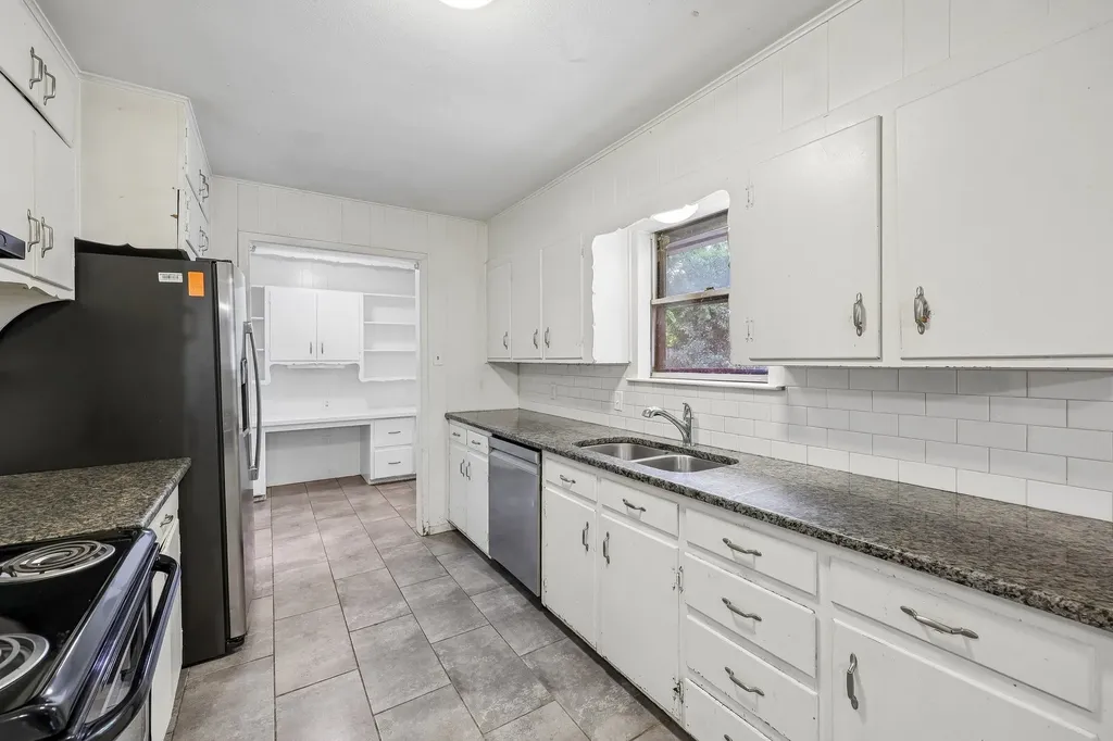 744 Willow Street Hurst TX 76053