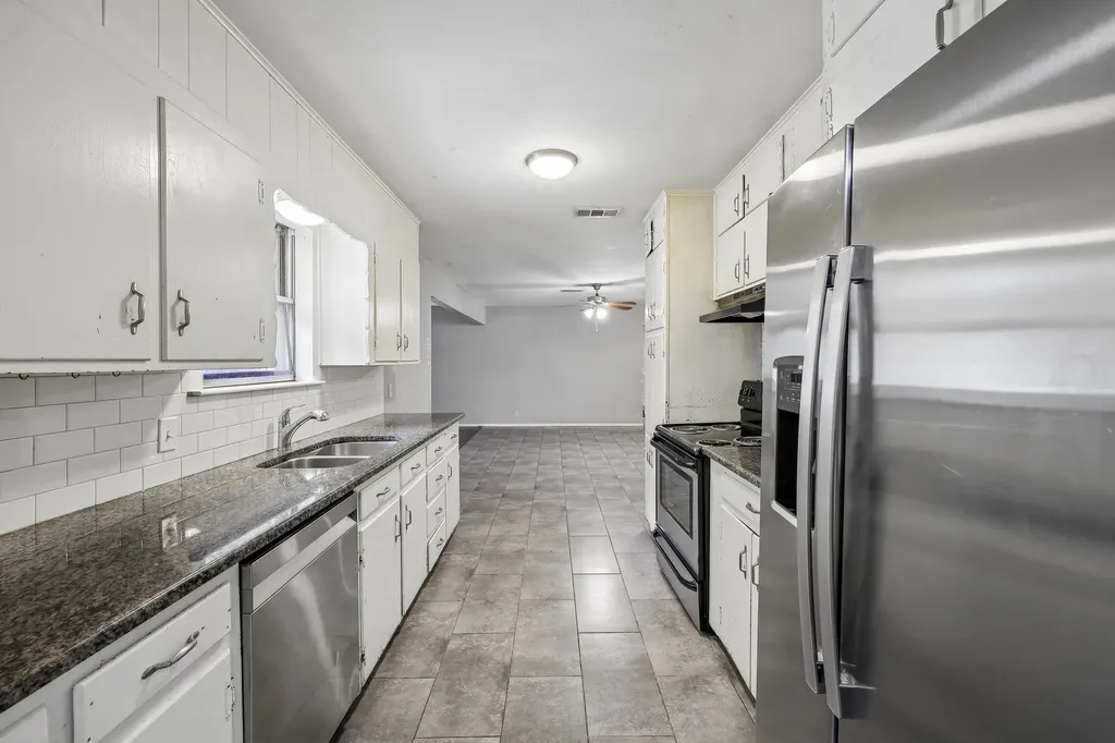 744 Willow Street Hurst TX 76053