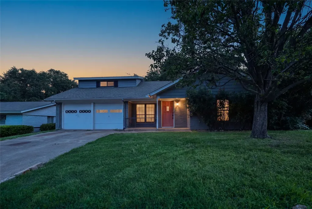 744 Willow Street Hurst TX 76053