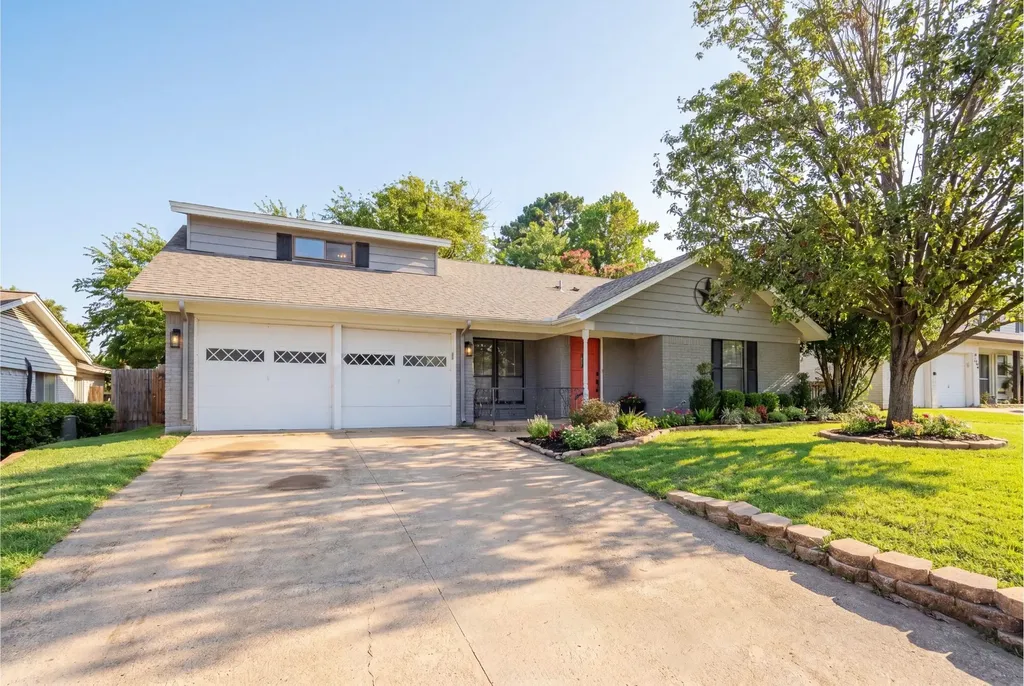 744 Willow Street Hurst TX 76053