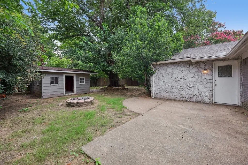 744 Willow Street Hurst TX 76053