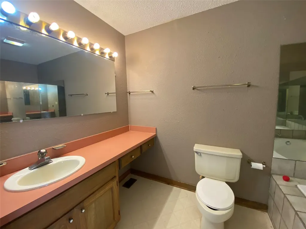 143 Private Road 1509 Runaway Bay TX 76426