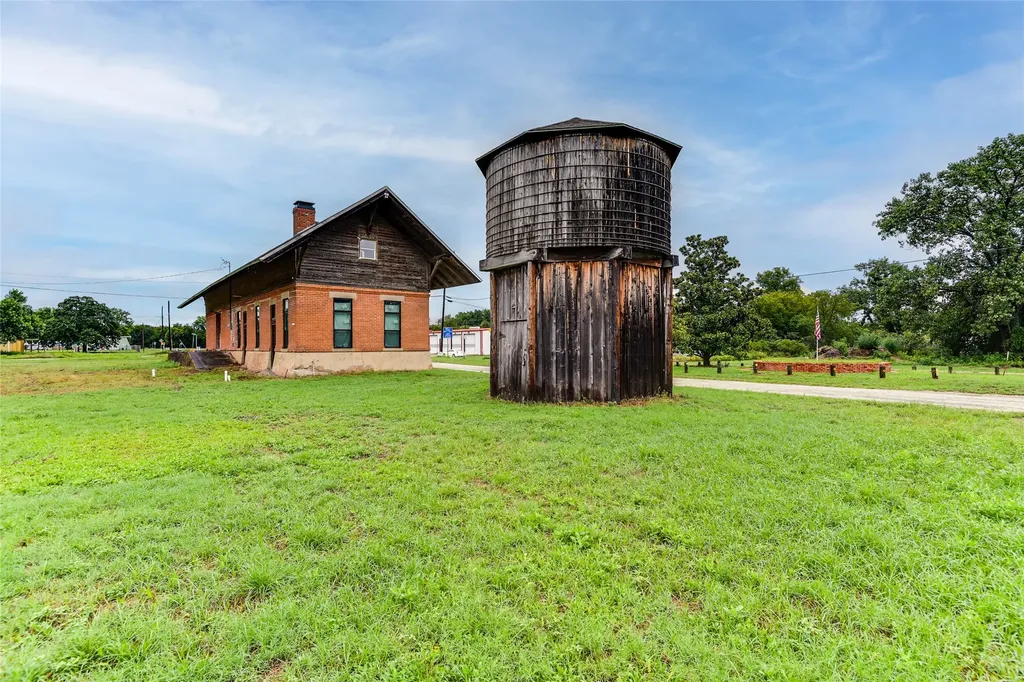 211 Main Street Rosser TX 75157
