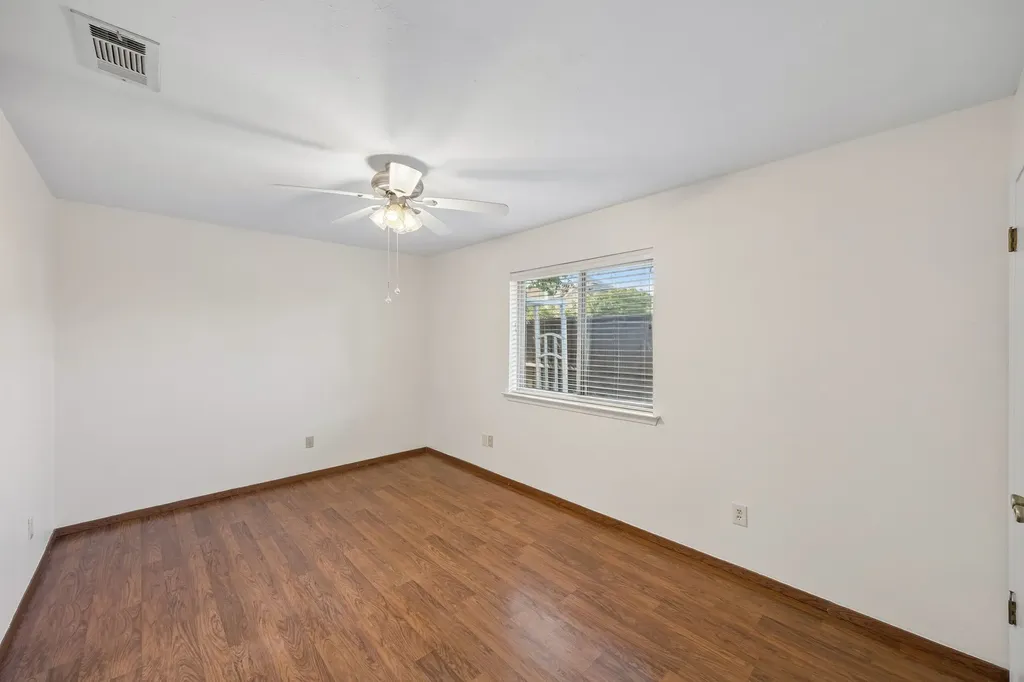 1043 Cherrywood Lane Carrollton TX 75006