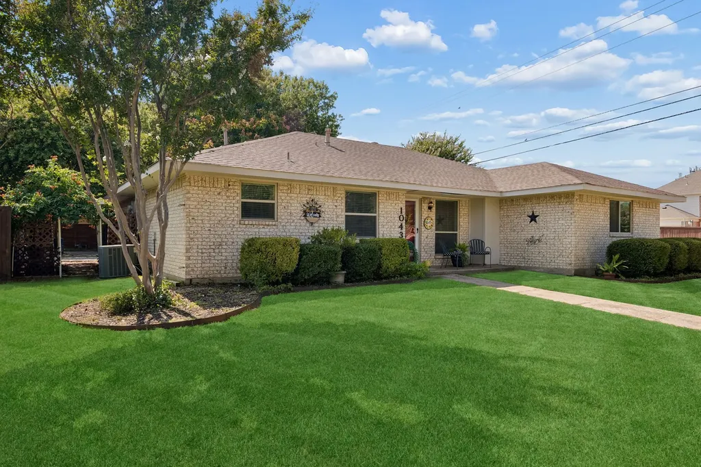 1043 Cherrywood Lane Carrollton TX 75006