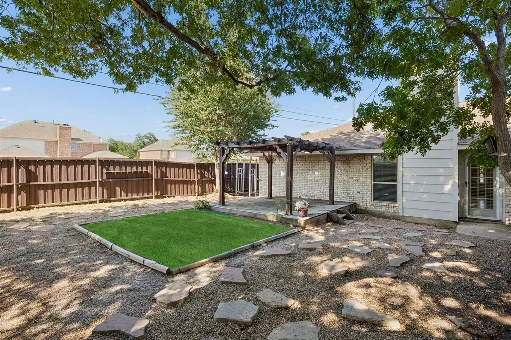 1043 Cherrywood Lane Carrollton TX 75006
