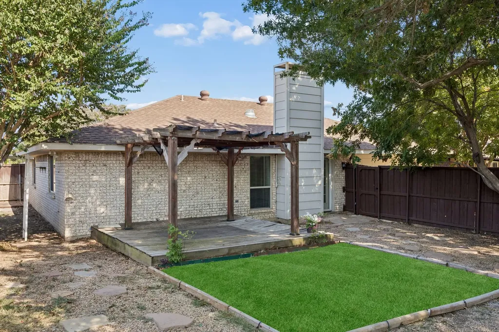 1043 Cherrywood Lane Carrollton TX 75006
