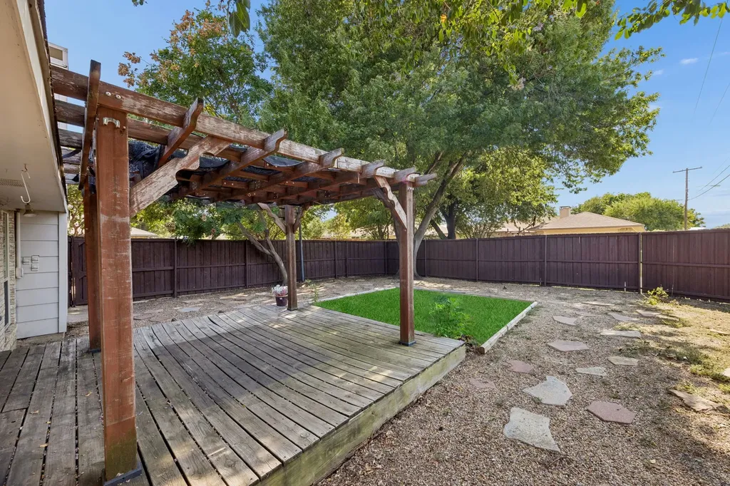 1043 Cherrywood Lane Carrollton TX 75006