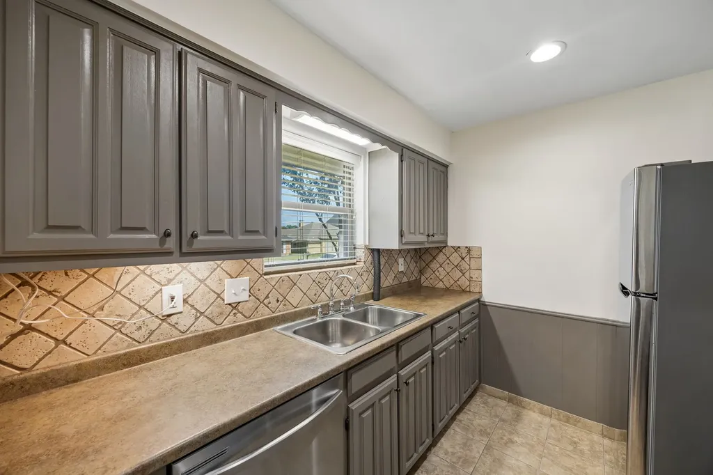 1043 Cherrywood Lane Carrollton TX 75006