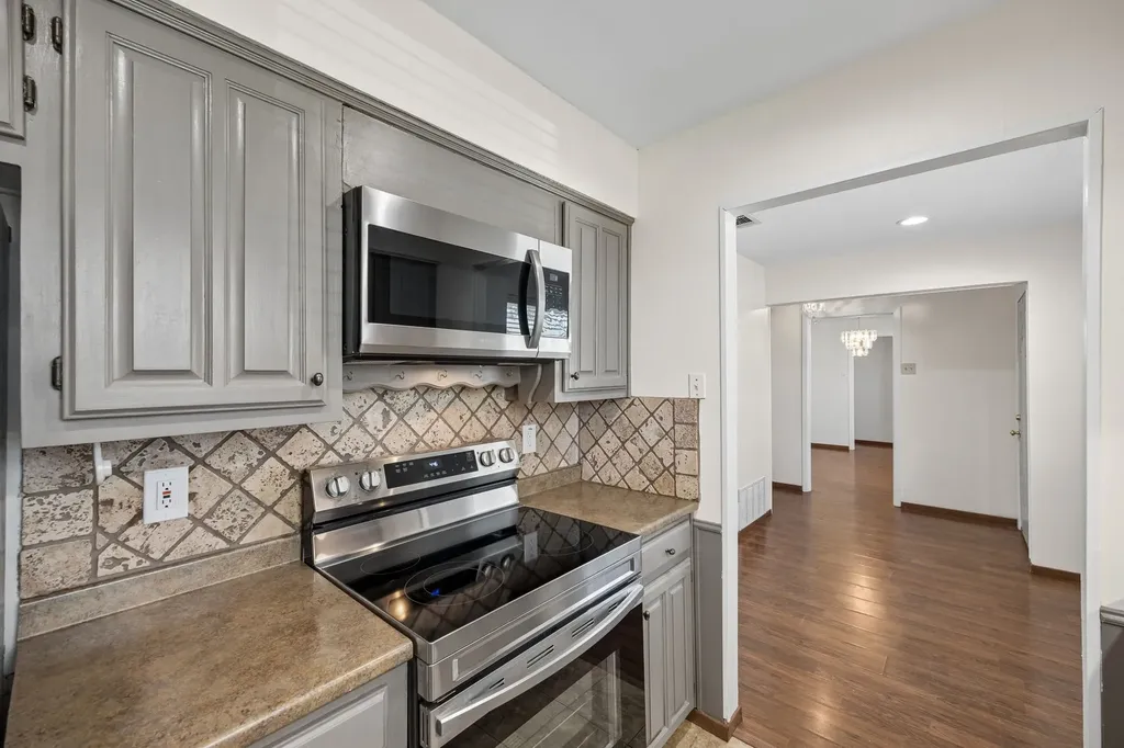 1043 Cherrywood Lane Carrollton TX 75006