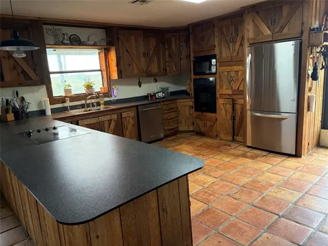 2515 Us Highway 77 Highway Lott TX 76656