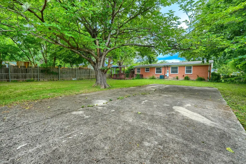 10628 Benbrook Drive Dallas TX 75228