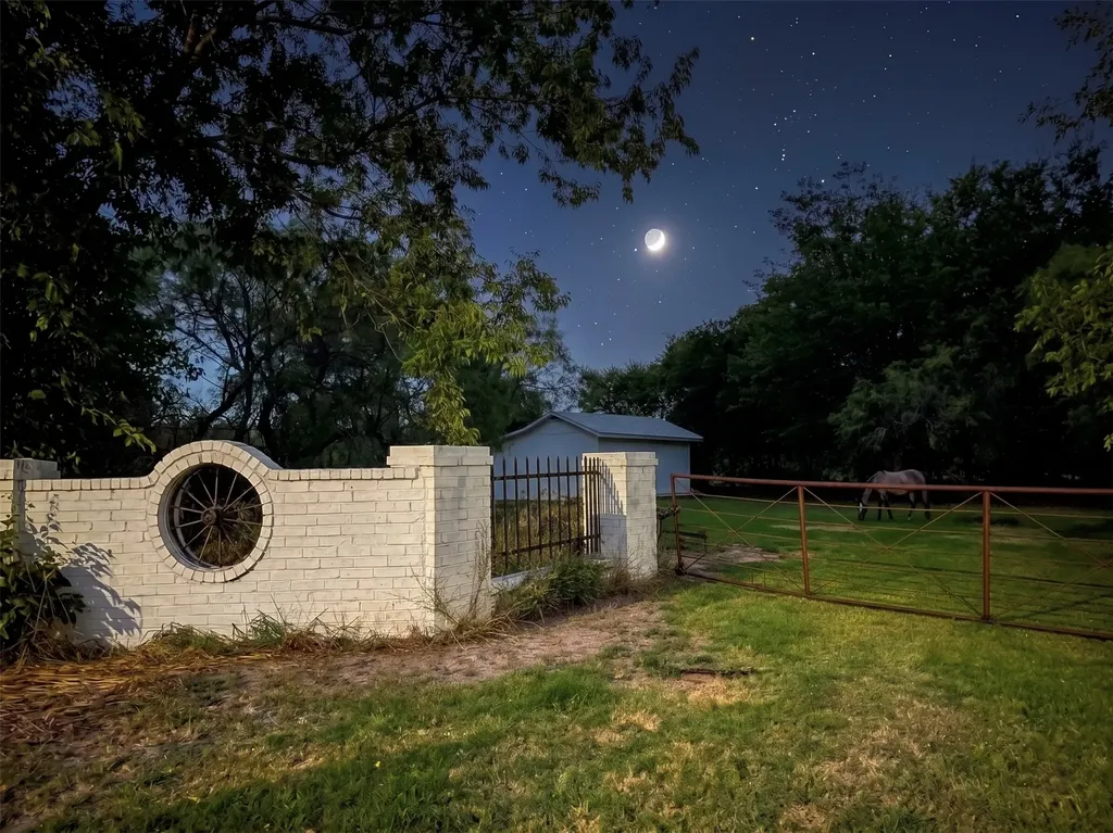 5910 Sh-34 Oak Ridge TX 75142