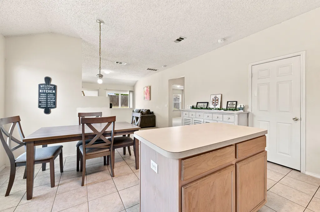 1409 Dundee Drive Arlington TX 76002
