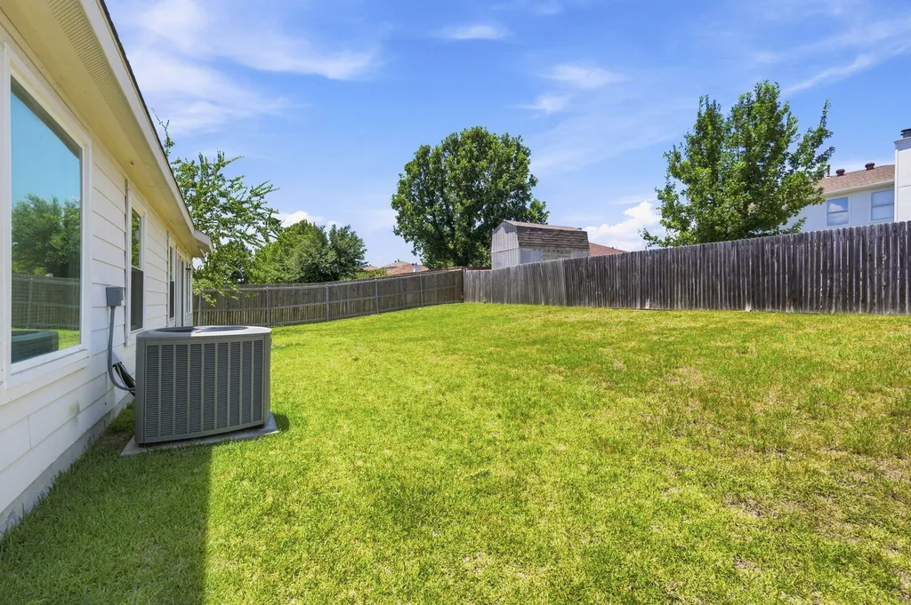 1409 Dundee Drive Arlington TX 76002