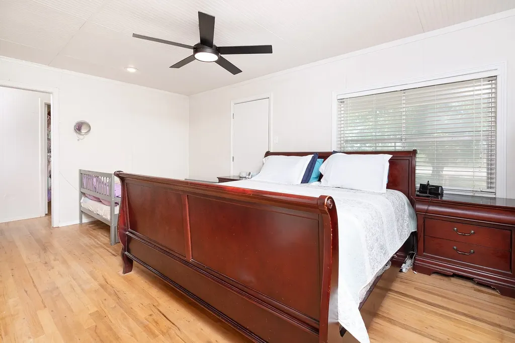 706 S Noyes Avenue Melvin TX 76858
