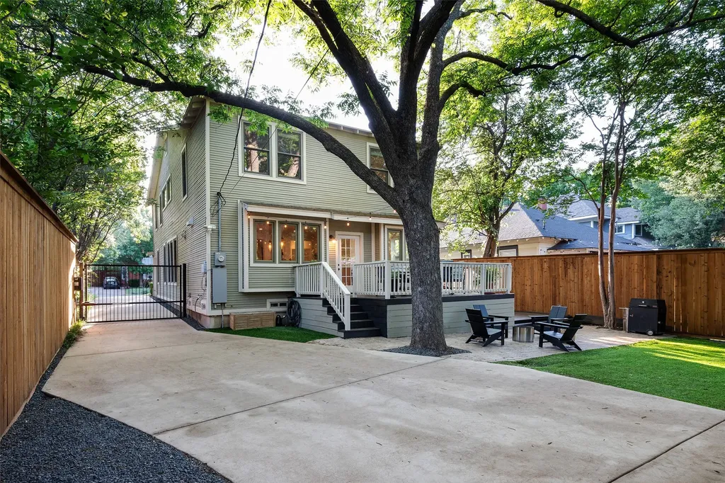 326 S Edgefield Avenue Dallas TX 75208