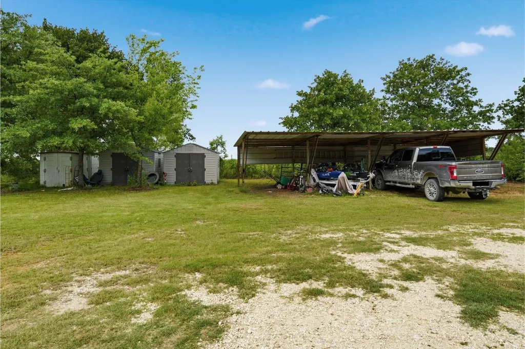 154 Hcr 1217 Blum TX 76627