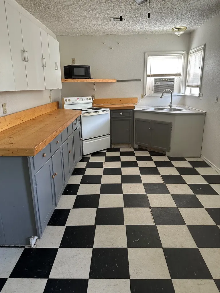 1130 Lewis Bellmead TX 76705
