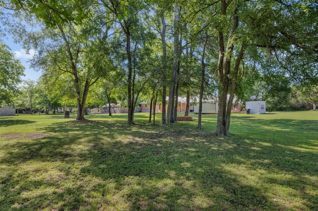 118 Deer Trail Bruceville TX 76630