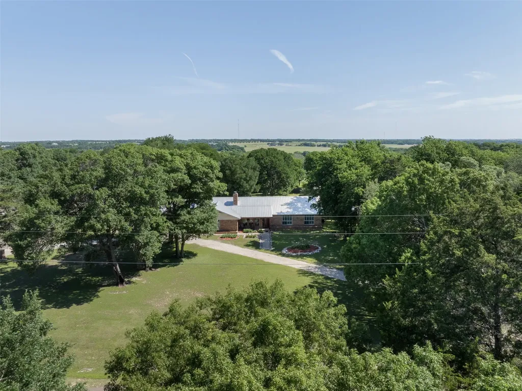 118 Deer Trail Bruceville TX 76630