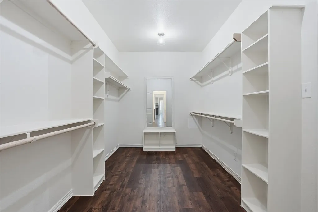 6720 County Road 302 Grandview TX 76050