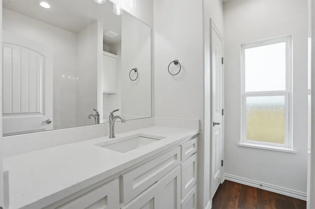 6720 County Road 302 Grandview TX 76050