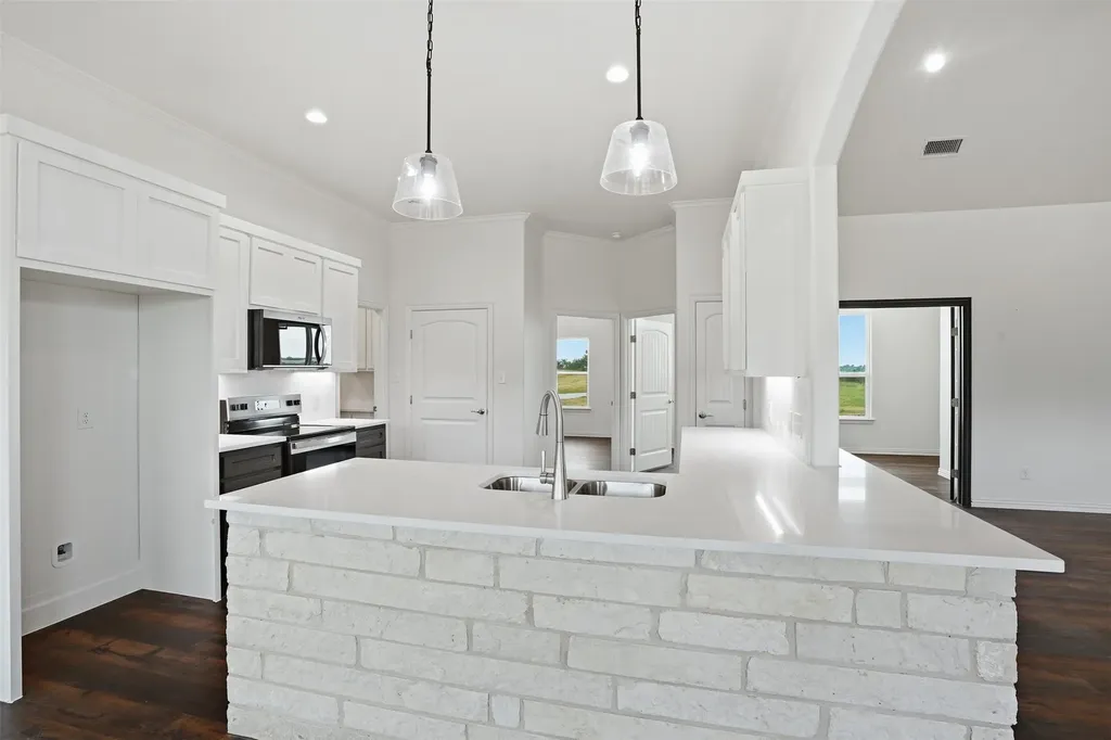 6720 County Road 302 Grandview TX 76050