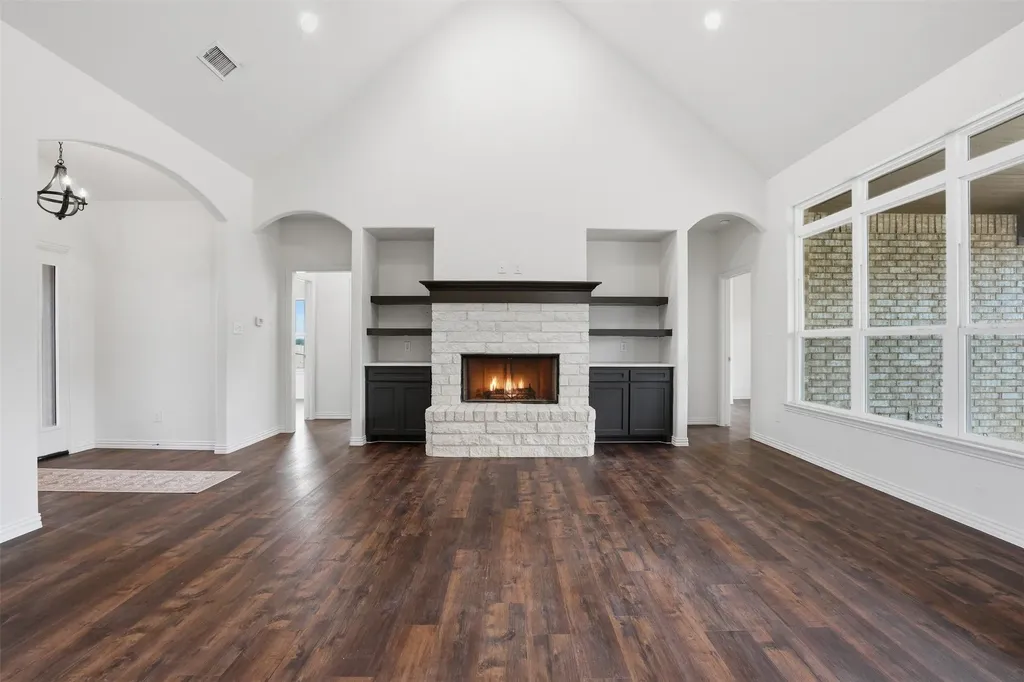 6720 County Road 302 Grandview TX 76050