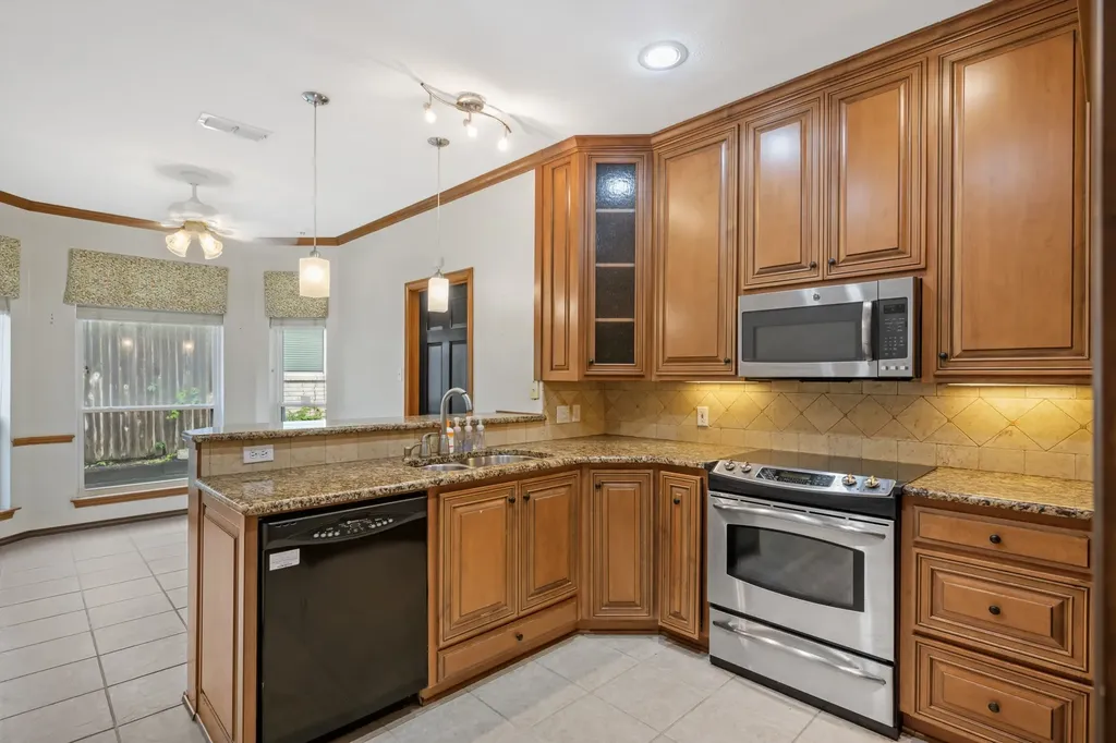 3317 Tiverton Court Arlington TX 76001