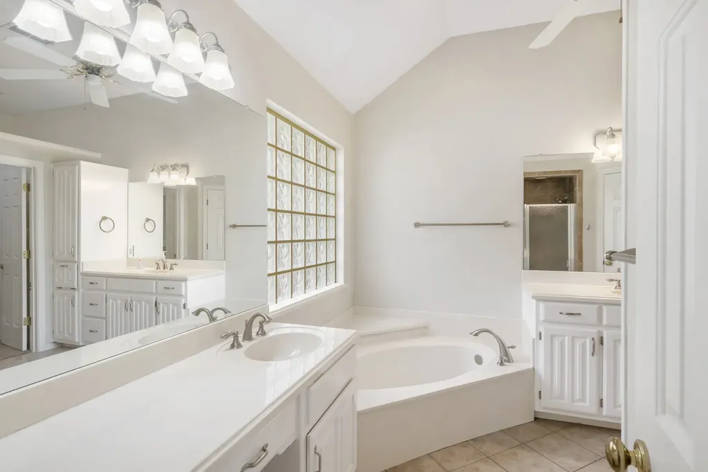 3317 Tiverton Court Arlington TX 76001