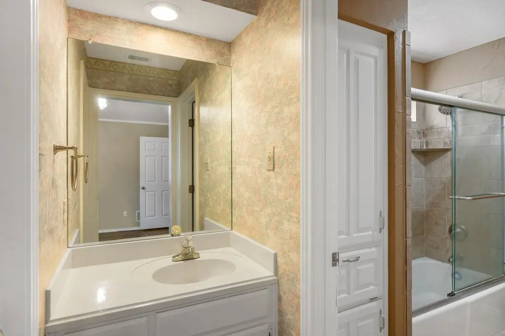 3317 Tiverton Court Arlington TX 76001