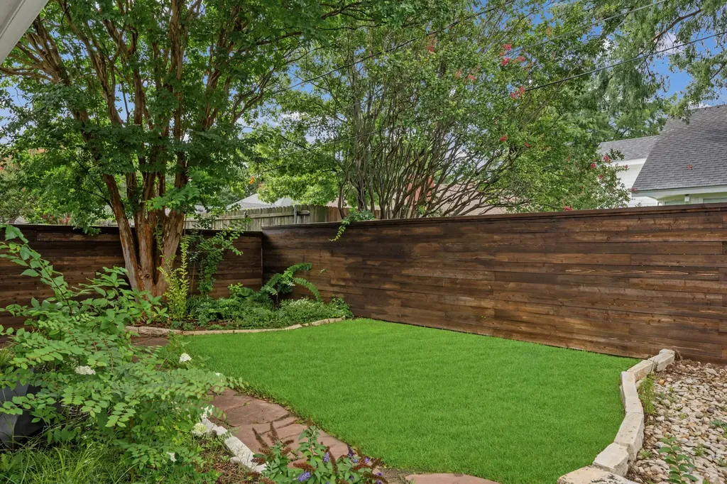 3317 Tiverton Court Arlington TX 76001
