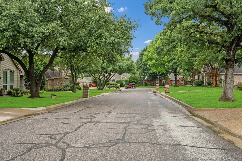 3317 Tiverton Court Arlington TX 76001