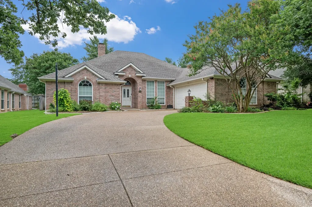 3317 Tiverton Court Arlington TX 76001