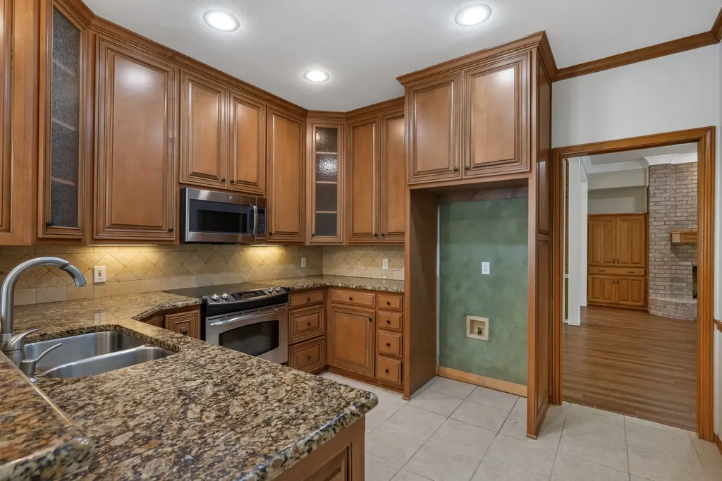 3317 Tiverton Court Arlington TX 76001