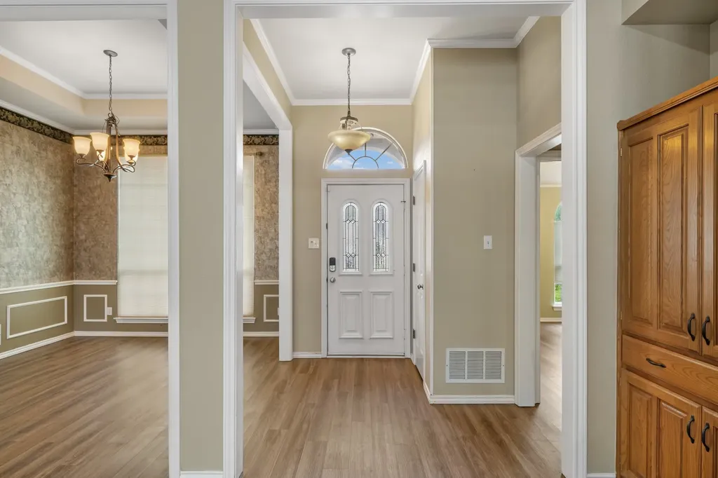 3317 Tiverton Court Arlington TX 76001