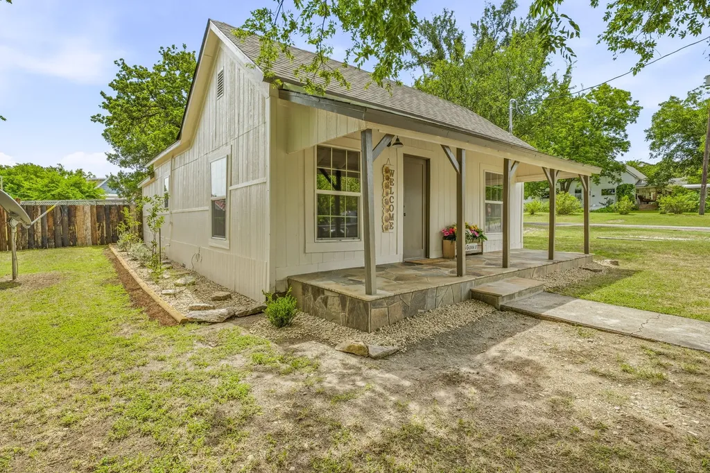 255 Glenn Street Bluff Dale TX 76433