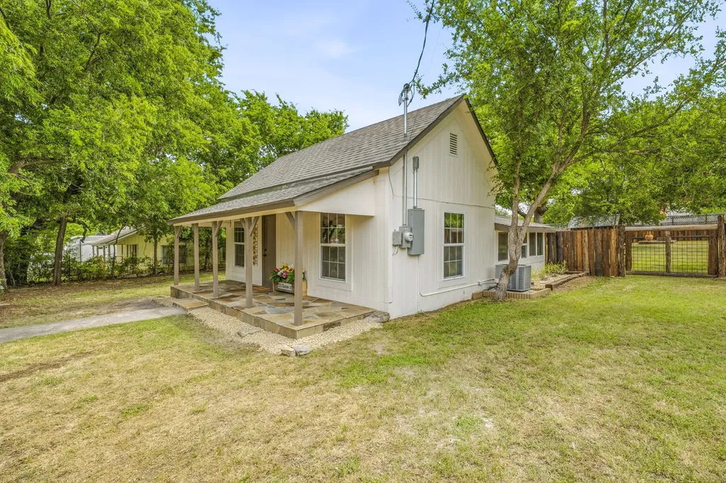 255 Glenn Street Bluff Dale TX 76433