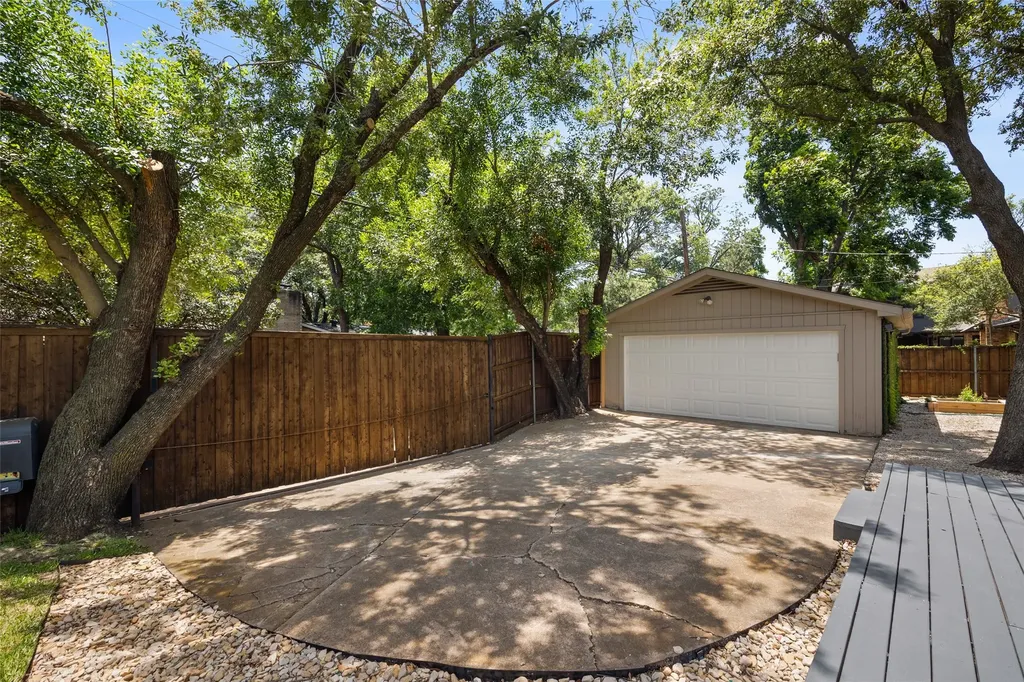 3974 Boca Bay Drive Dallas TX 75244