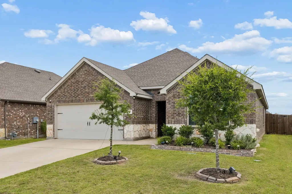230 Mockingbird Way Caddo Mills TX 75135