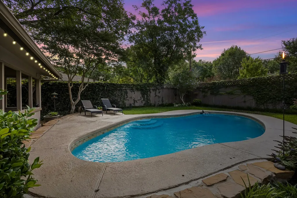 10832 Creekmere Drive Dallas TX 75218
