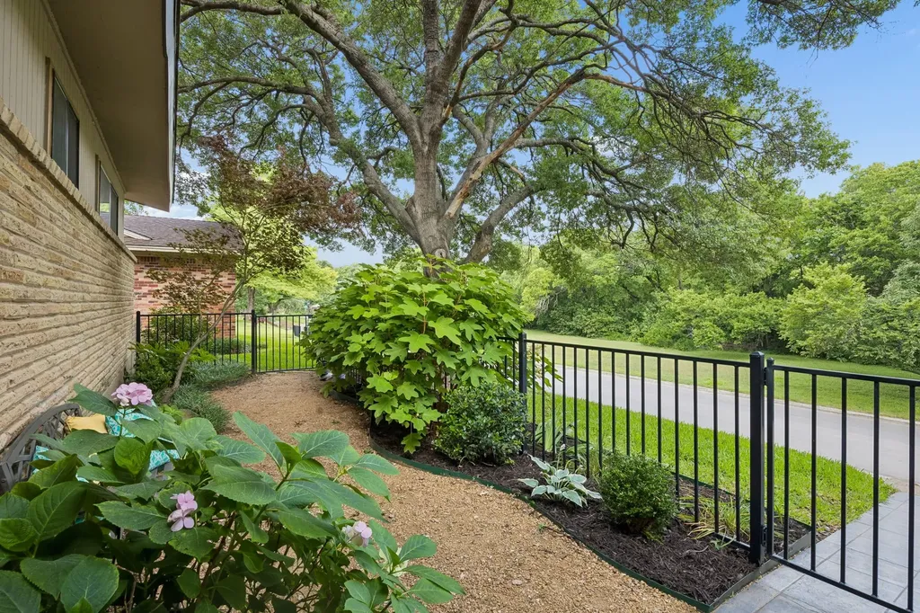 10832 Creekmere Drive Dallas TX 75218