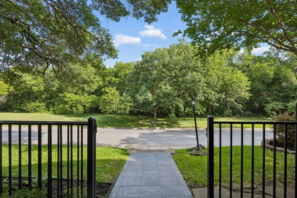 10832 Creekmere Drive Dallas TX 75218