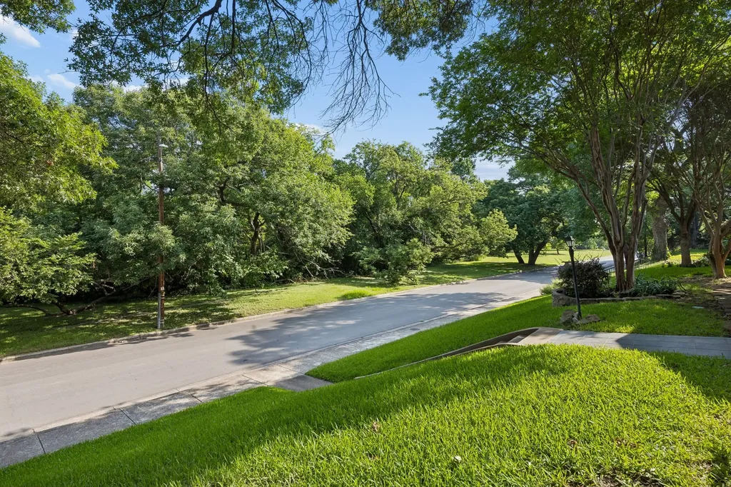 10832 Creekmere Drive Dallas TX 75218