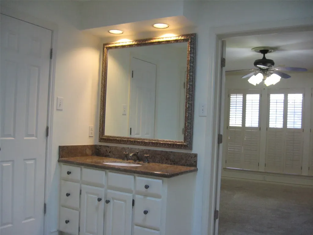 5200 Ledgestone Drive Fort Worth TX 76132